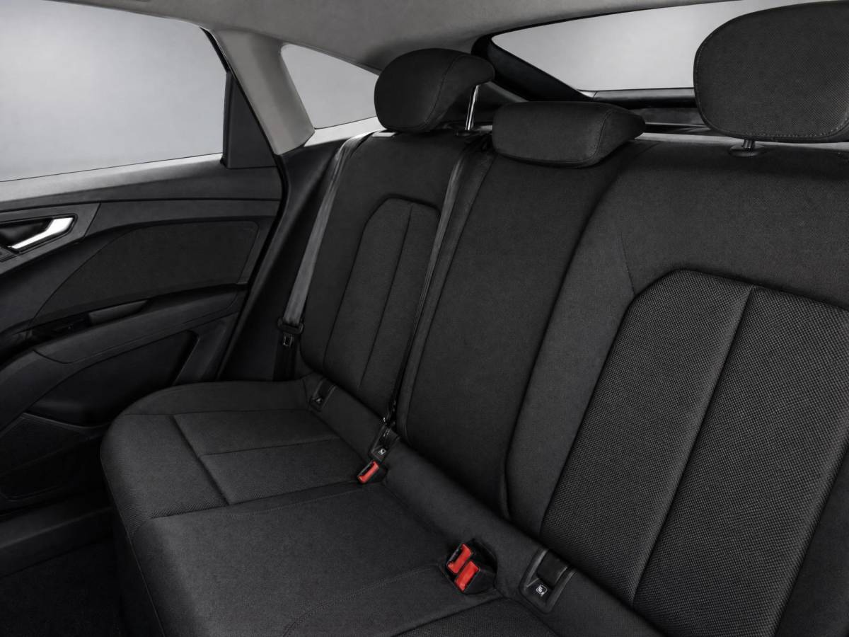 Audi Q4 Sportback e-tron Audi Q4 Sportback e-tron 40 204pk Edition 77 kWh · SOH 95,8% · Camera · Apple/Android Car Play · Cruise Control Adaptief · P-Sensoren · Elek. Achterklep · 19” Inch ·