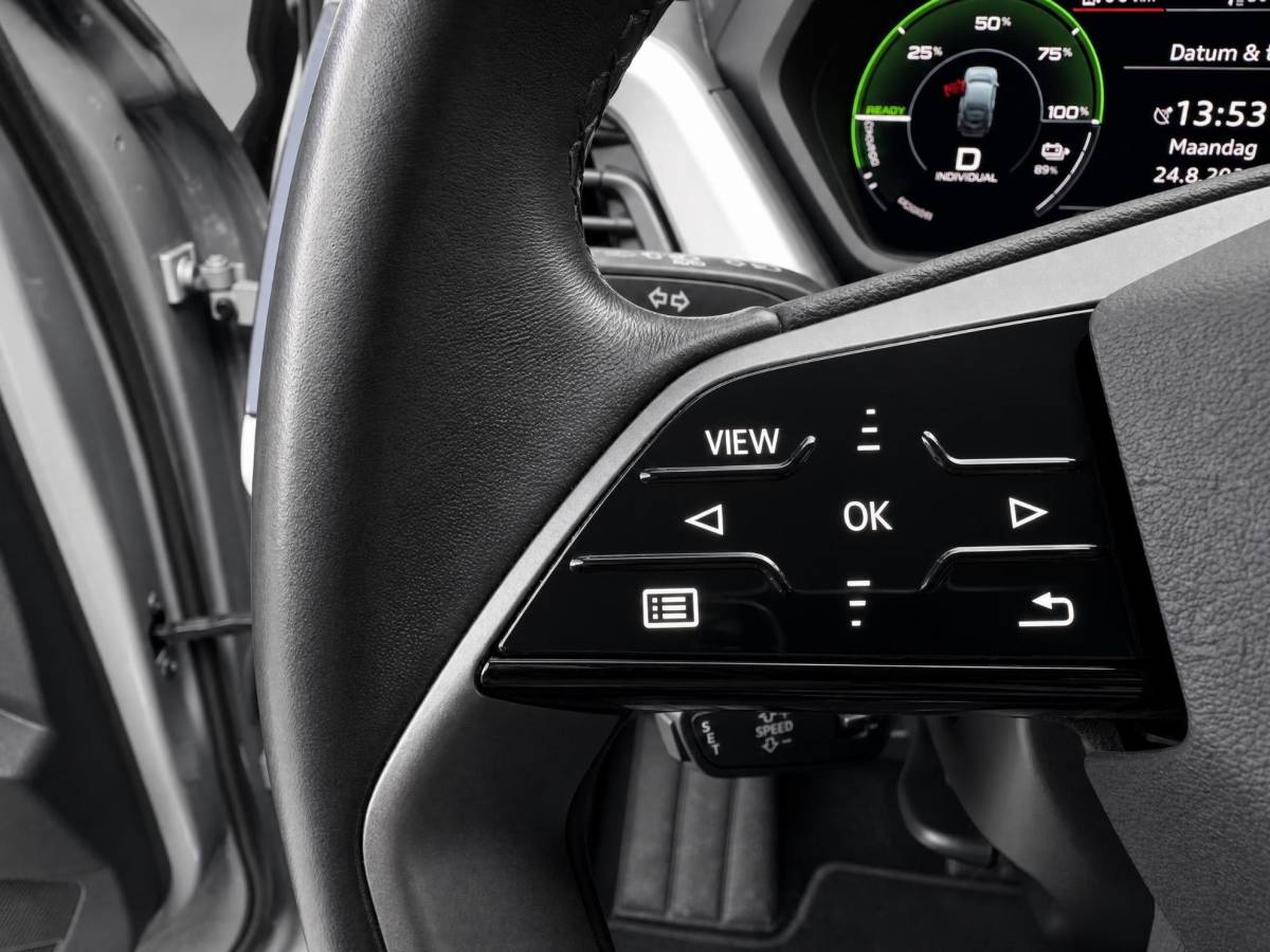 Audi Q4 Sportback e-tron Audi Q4 Sportback e-tron 40 204pk Edition 77 kWh · SOH 95,8% · Camera · Apple/Android Car Play · Cruise Control Adaptief · P-Sensoren · Elek. Achterklep · 19” Inch ·