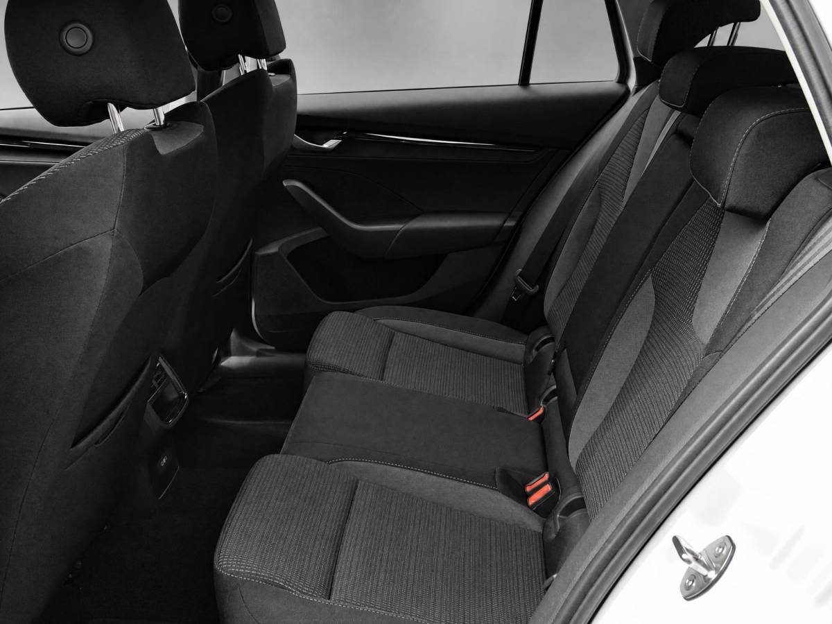Škoda Octavia Skoda Octavia Combi 1.5TSI/115PK FL Selection · Apple/Android Car Play · Parkeersensoren · Stoelverwarming · Garantie t/m 04-12-2028 of 120000km.