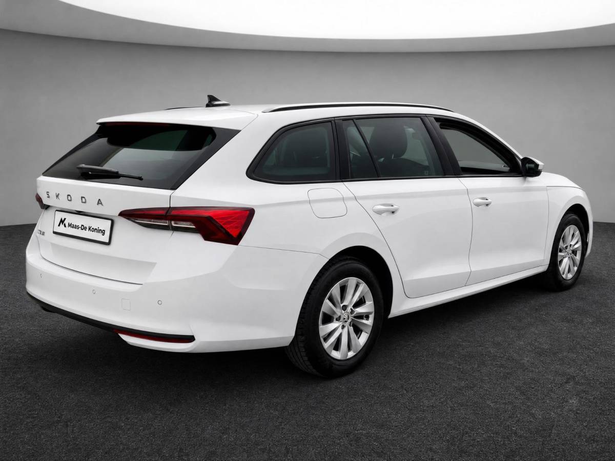 Škoda Octavia Skoda Octavia Combi 1.5TSI/115PK FL Selection · Apple/Android Car Play · Parkeersensoren · Stoelverwarming · Garantie t/m 04-12-2028 of 120000km.