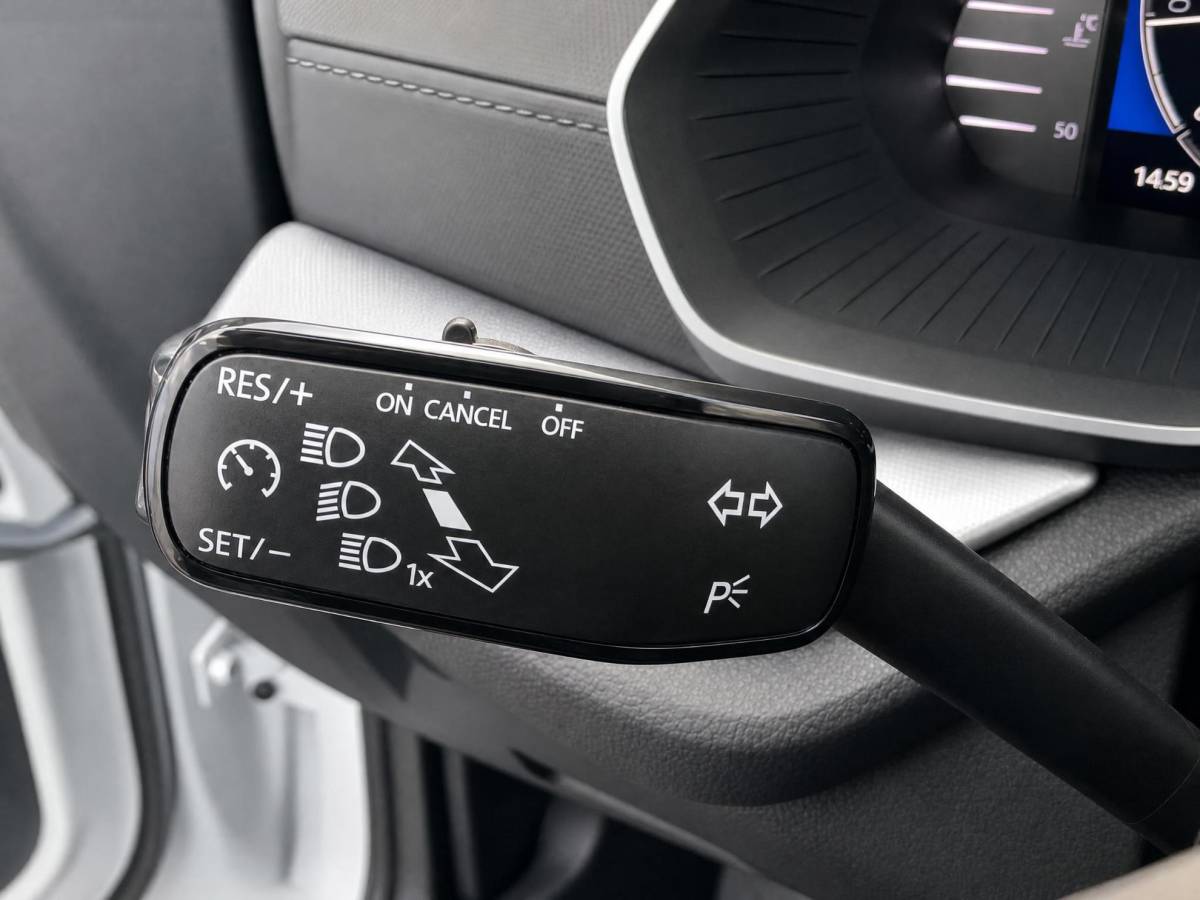 Škoda Octavia Skoda Octavia Combi 1.5TSI/115PK FL Selection · Apple/Android Car Play · Parkeersensoren · Stoelverwarming · Garantie t/m 04-12-2028 of 120000km.