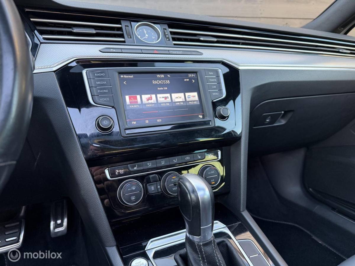 Volkswagen Passat Volkswagen Passat Variant 1.8 TSI 2x R-line Pano.dak/LED/ACC