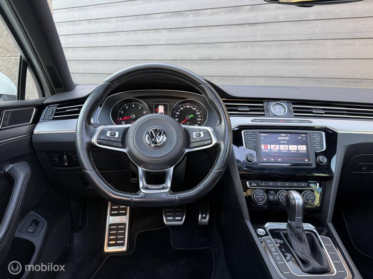 Volkswagen Passat Volkswagen Passat Variant 1.8 TSI 2x R-line Pano.dak/LED/ACC