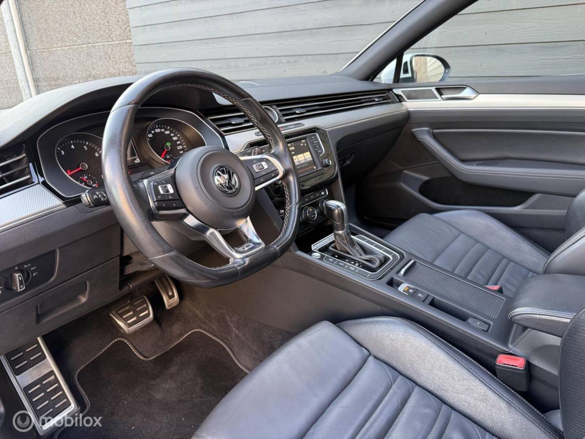 Volkswagen Passat Volkswagen Passat Variant 1.8 TSI 2x R-line Pano.dak/LED/ACC