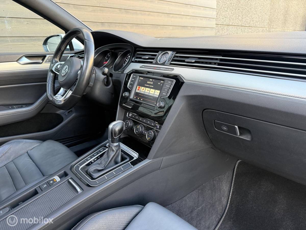 Volkswagen Passat Volkswagen Passat Variant 1.8 TSI 2x R-line Pano.dak/LED/ACC
