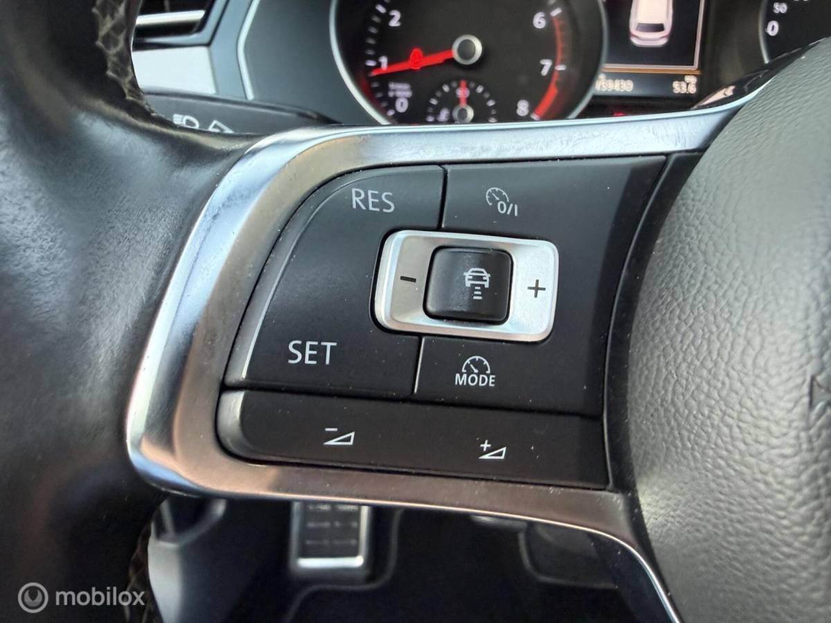 Volkswagen Passat Volkswagen Passat Variant 1.8 TSI 2x R-line Pano.dak/LED/ACC