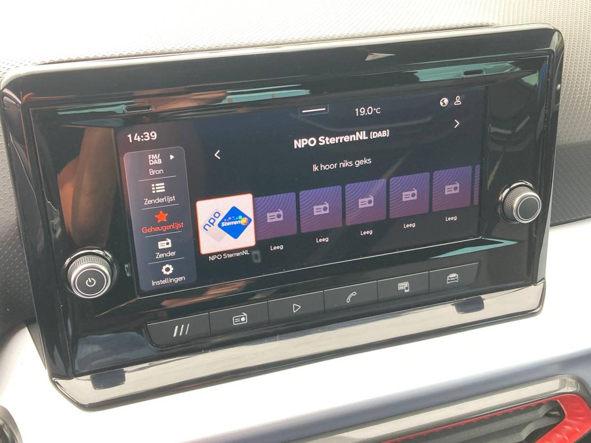 SEAT Arona SEAT Arona 1.0EcoTSI/95PK FR · Apple/Android Car Play · LED · Cruise control · Garantie t/m 08-04-2027
