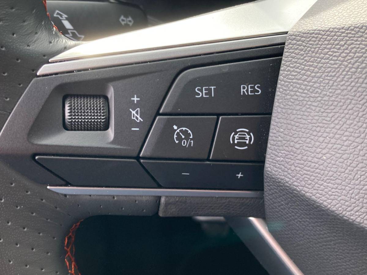 SEAT Arona SEAT Arona 1.0EcoTSI/95PK FR · Apple/Android Car Play · LED · Cruise control · Garantie t/m 08-04-2027