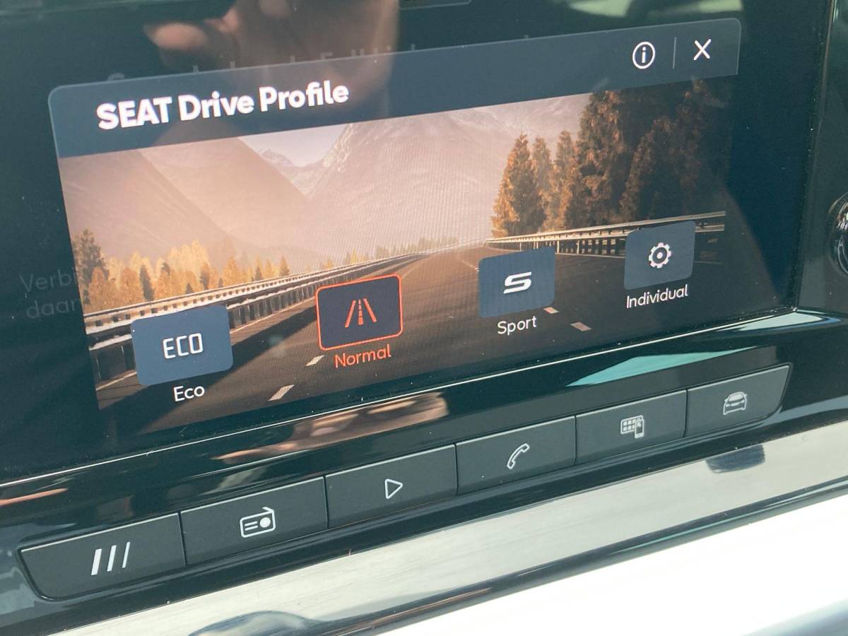 SEAT Arona SEAT Arona 1.0EcoTSI/95PK FR · Apple/Android Car Play · LED · Cruise control · Garantie t/m 08-04-2027