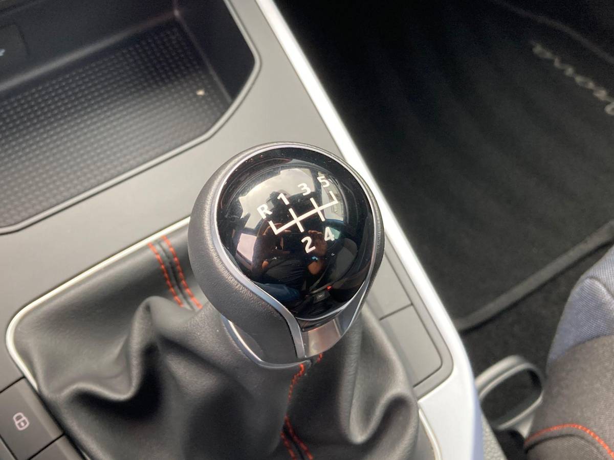 SEAT Arona SEAT Arona 1.0EcoTSI/95PK FR · Apple/Android Car Play · LED · Cruise control · Garantie t/m 08-04-2027