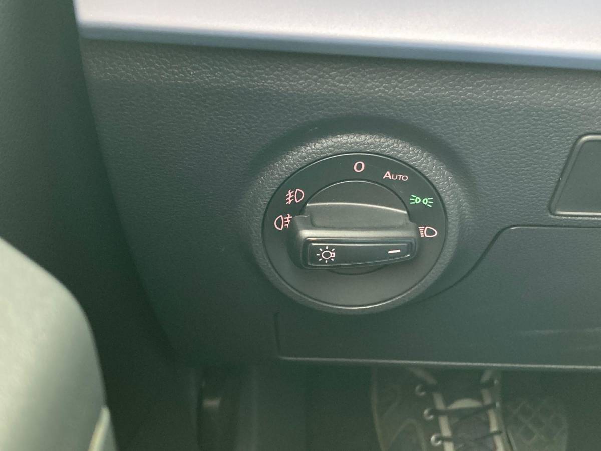 SEAT Arona SEAT Arona 1.0EcoTSI/95PK FR · Apple/Android Car Play · LED · Cruise control · Garantie t/m 08-04-2027