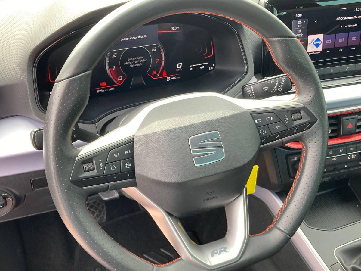 SEAT Arona SEAT Arona 1.0EcoTSI/95PK FR · Apple/Android Car Play · LED · Cruise control · Garantie t/m 08-04-2027