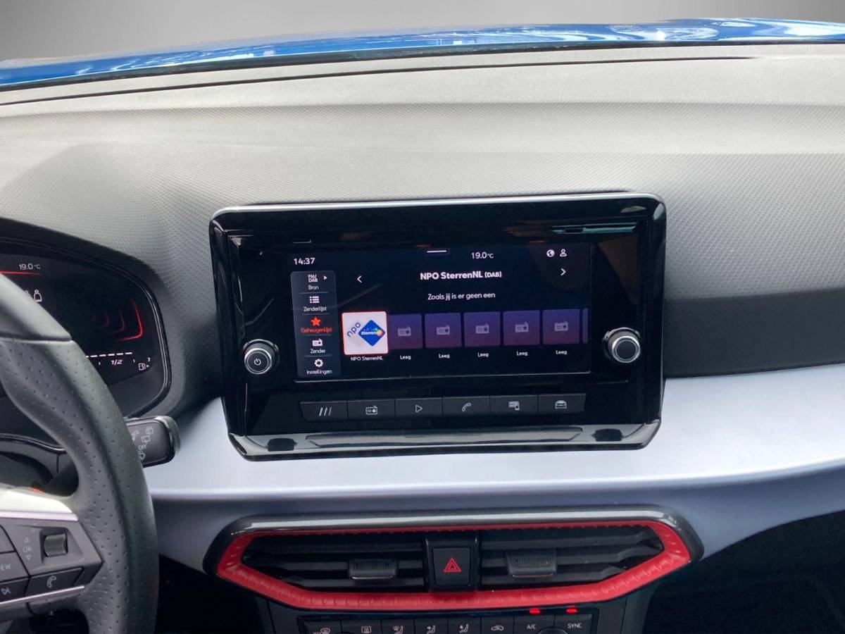 SEAT Arona SEAT Arona 1.0EcoTSI/95PK FR · Apple/Android Car Play · LED · Cruise control · Garantie t/m 08-04-2027