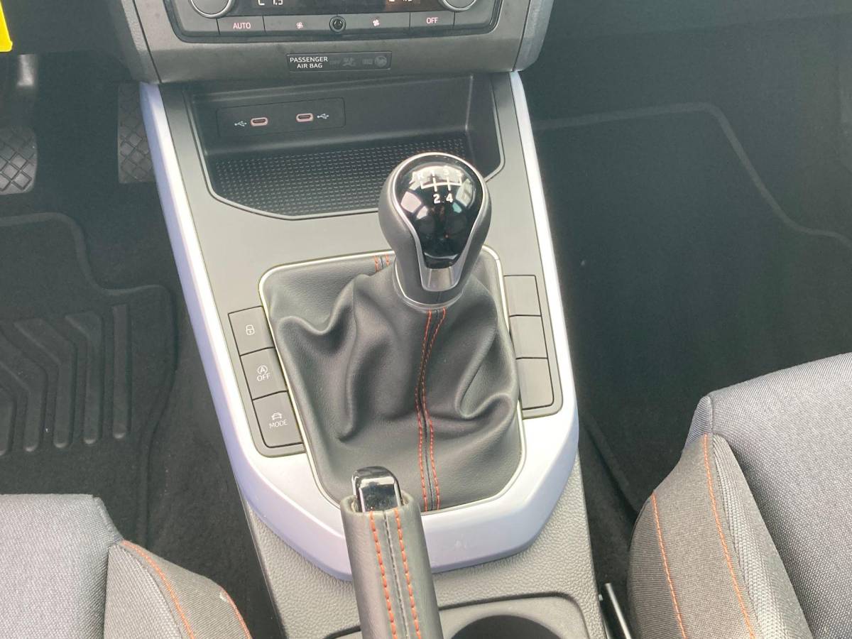 SEAT Arona SEAT Arona 1.0EcoTSI/95PK FR · Apple/Android Car Play · LED · Cruise control · Garantie t/m 08-04-2027