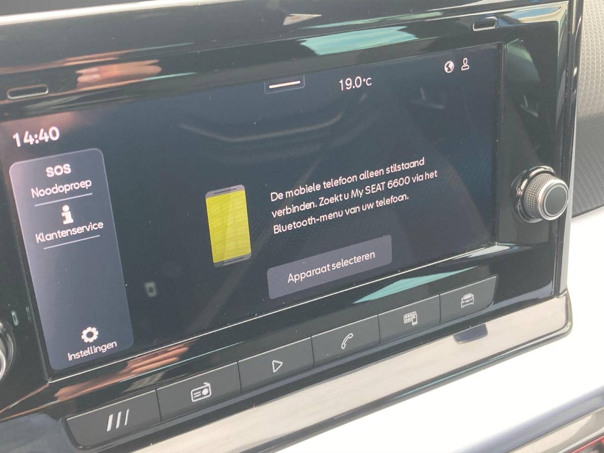 SEAT Arona SEAT Arona 1.0EcoTSI/95PK FR · Apple/Android Car Play · LED · Cruise control · Garantie t/m 08-04-2027
