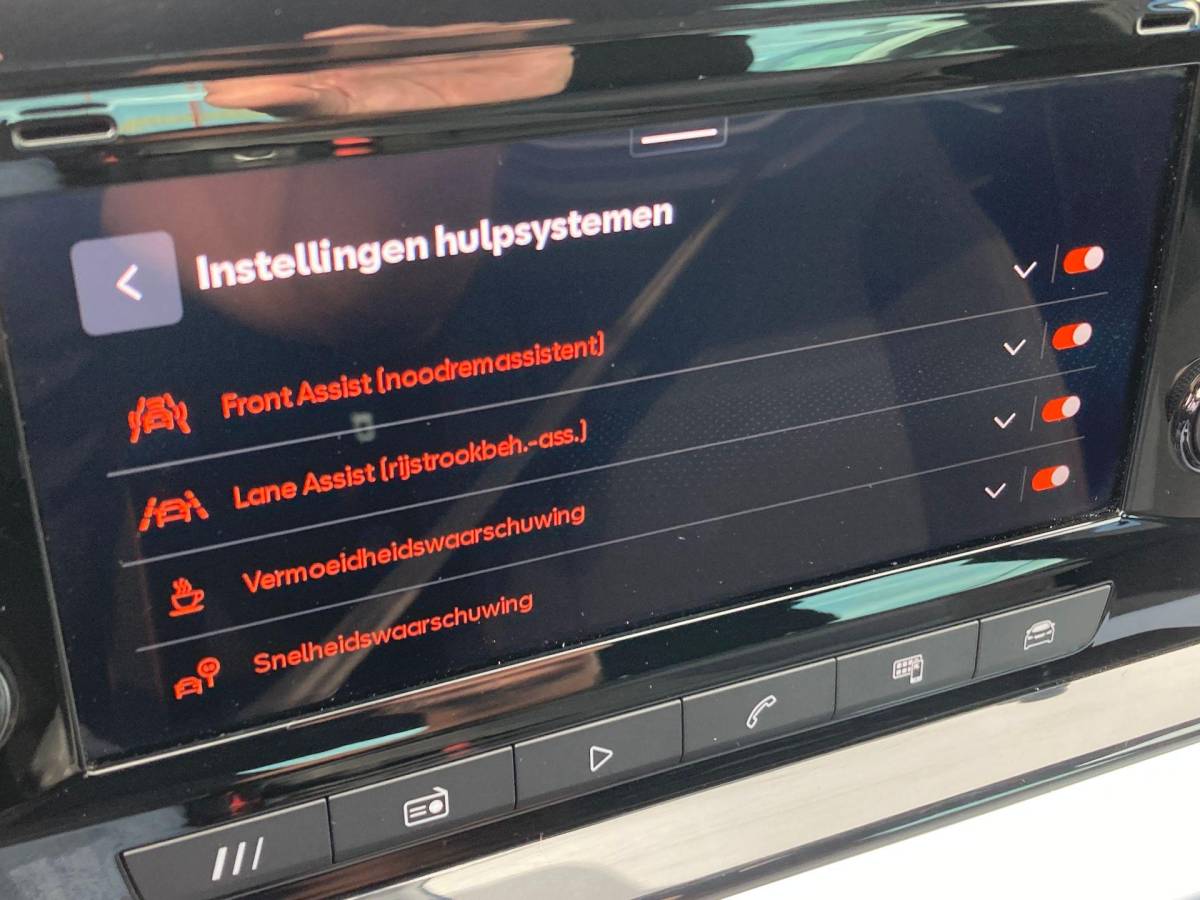 SEAT Arona SEAT Arona 1.0EcoTSI/95PK FR · Apple/Android Car Play · LED · Cruise control · Garantie t/m 08-04-2027