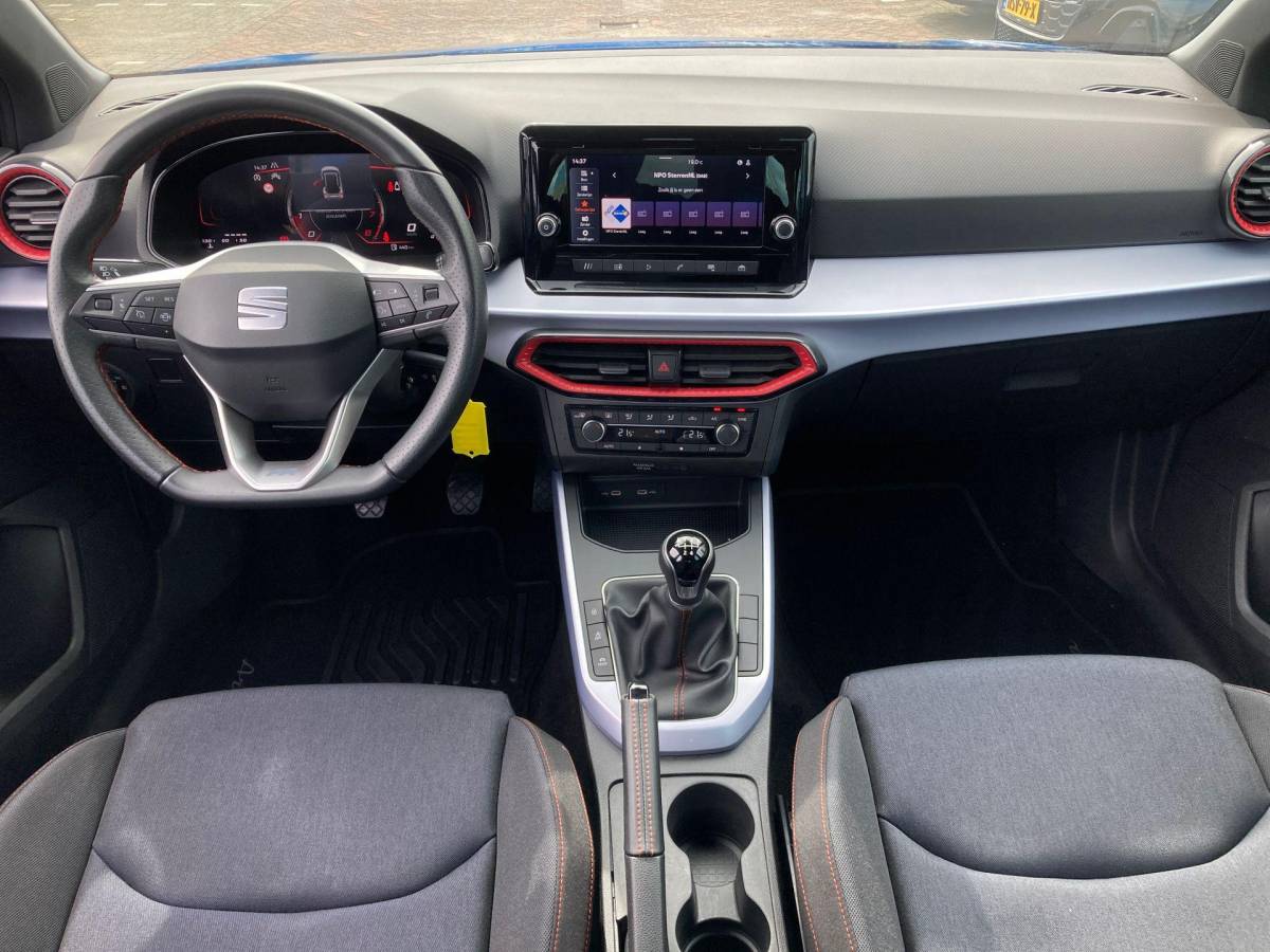 SEAT Arona SEAT Arona 1.0EcoTSI/95PK FR · Apple/Android Car Play · LED · Cruise control · Garantie t/m 08-04-2027