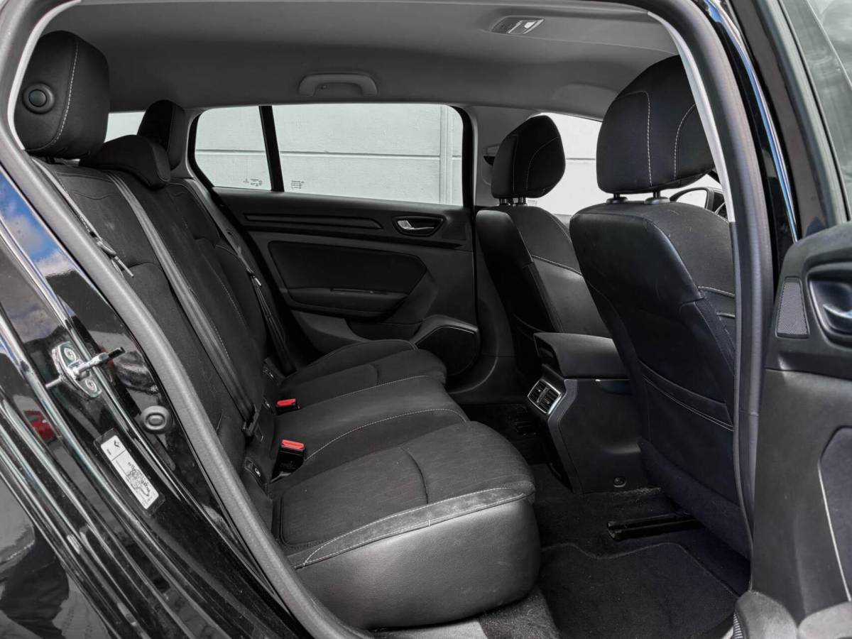 Renault Mégane Estate Renault Megane Estate 1.3 116pk TCe Limited | Airco | Carplay | Privacy glass | Trekhaak