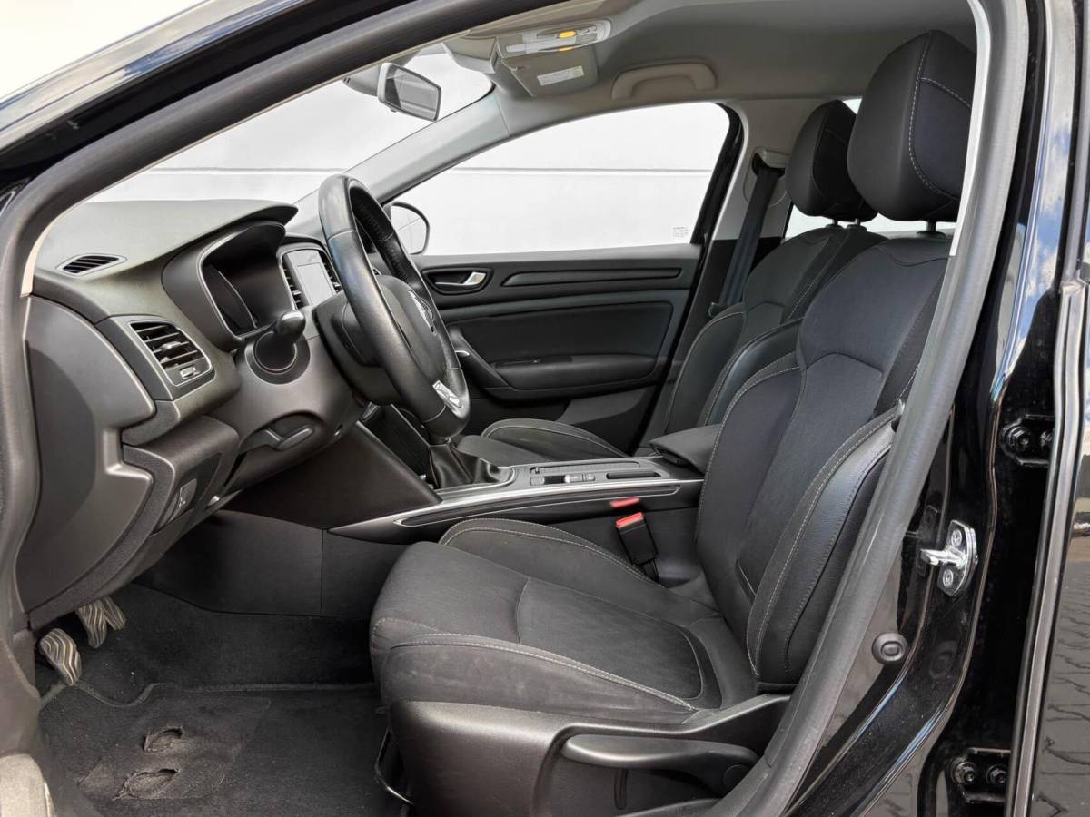 Renault Mégane Estate Renault Megane Estate 1.3 116pk TCe Limited | Airco | Carplay | Privacy glass | Trekhaak