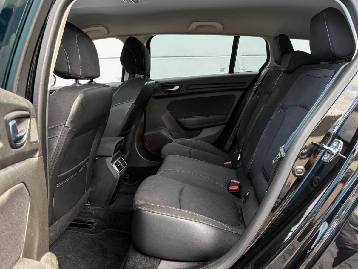 Renault Mégane Estate Renault Megane Estate 1.3 116pk TCe Limited | Airco | Carplay | Privacy glass | Trekhaak