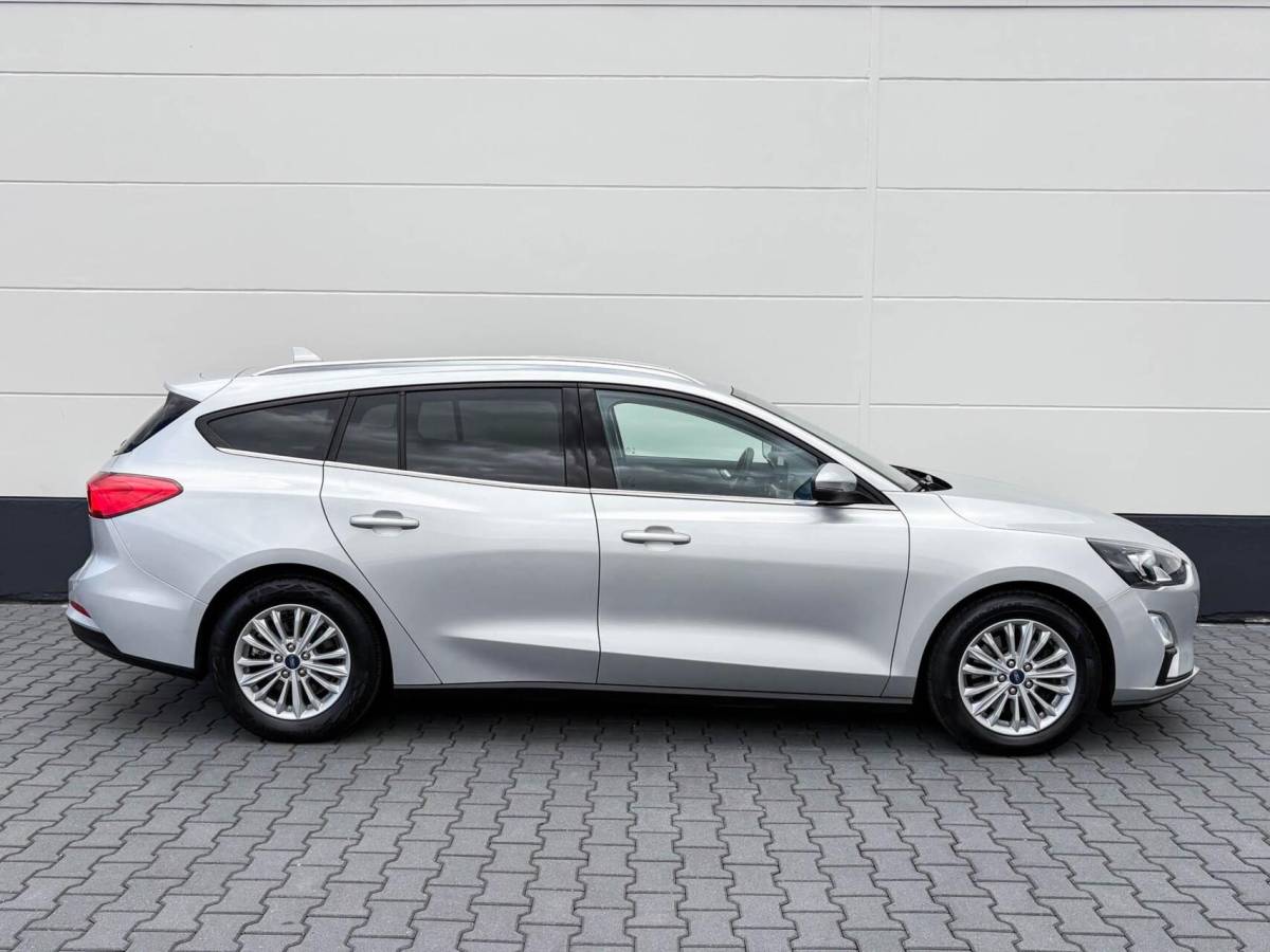 Ford Focus Ford Focus Wagon 1.0 125pk EcoBoost Automaat Titanium Business Automaat | Carplay | Winterpakket | Privacy glass