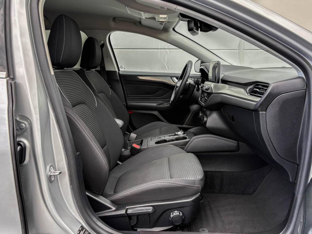 Ford Focus Ford Focus Wagon 1.0 125pk EcoBoost Automaat Titanium Business Automaat | Carplay | Winterpakket | Privacy glass
