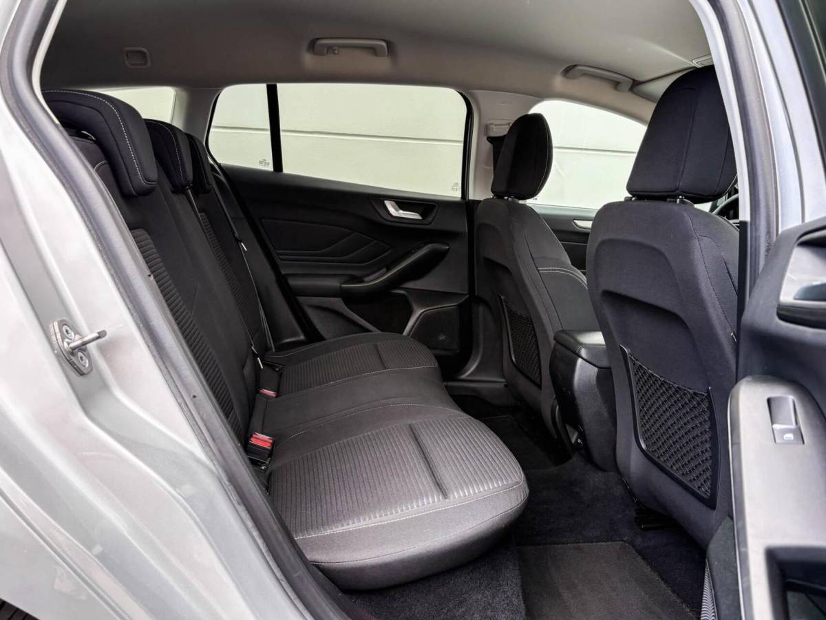Ford Focus Ford Focus Wagon 1.0 125pk EcoBoost Automaat Titanium Business Automaat | Carplay | Winterpakket | Privacy glass