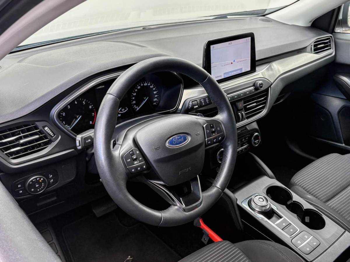 Ford Focus Ford Focus Wagon 1.0 125pk EcoBoost Automaat Titanium Business Automaat | Carplay | Winterpakket | Privacy glass