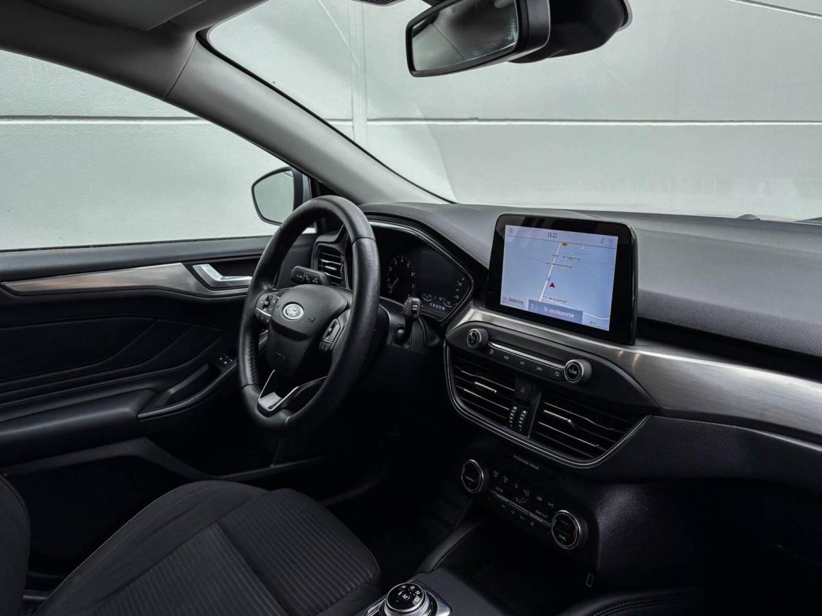 Ford Focus Ford Focus Wagon 1.0 125pk EcoBoost Automaat Titanium Business Automaat | Carplay | Winterpakket | Privacy glass
