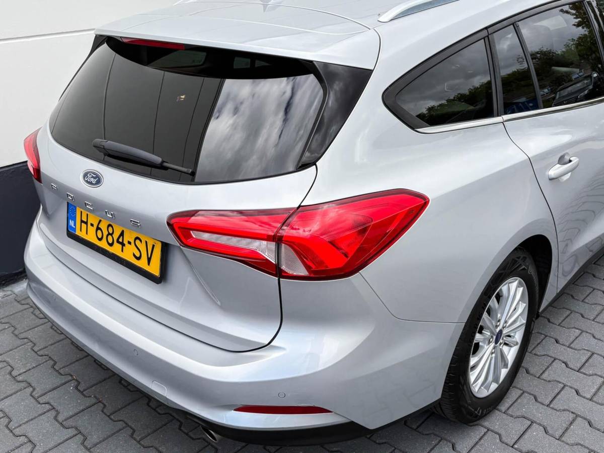 Ford Focus Ford Focus Wagon 1.0 125pk EcoBoost Automaat Titanium Business Automaat | Carplay | Winterpakket | Privacy glass