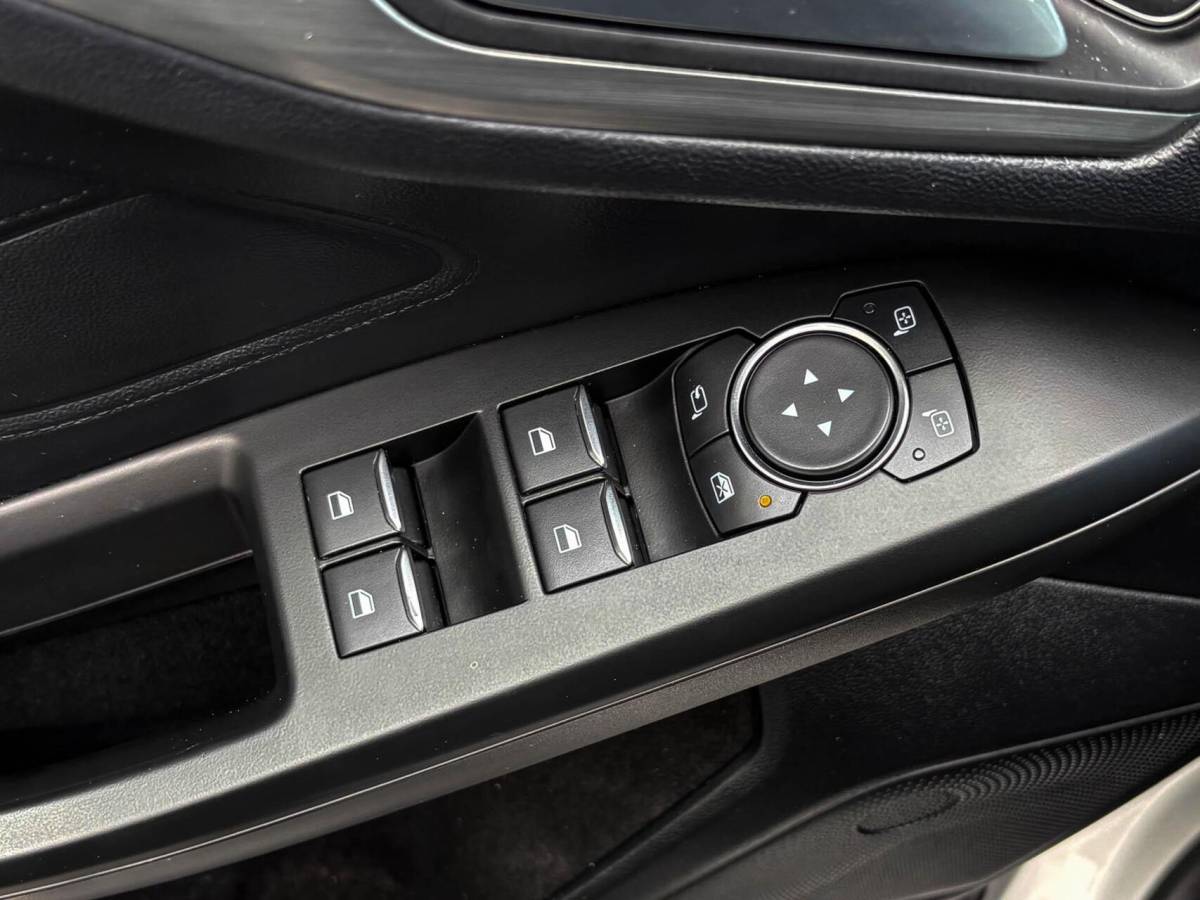 Ford Focus Ford Focus Wagon 1.0 125pk EcoBoost Automaat Titanium Business Automaat | Carplay | Winterpakket | Privacy glass