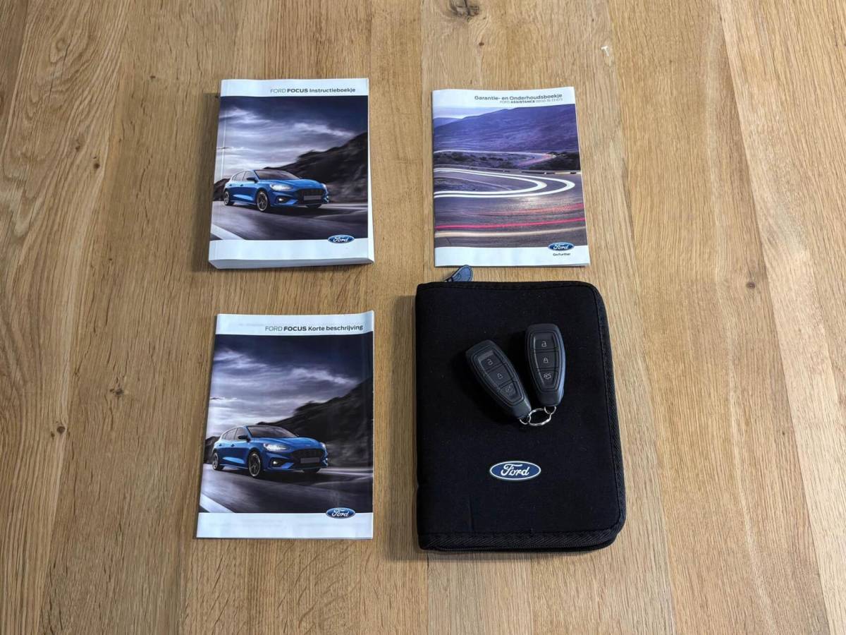 Ford Focus Ford Focus Wagon 1.0 125pk EcoBoost Automaat Titanium Business Automaat | Carplay | Winterpakket | Privacy glass