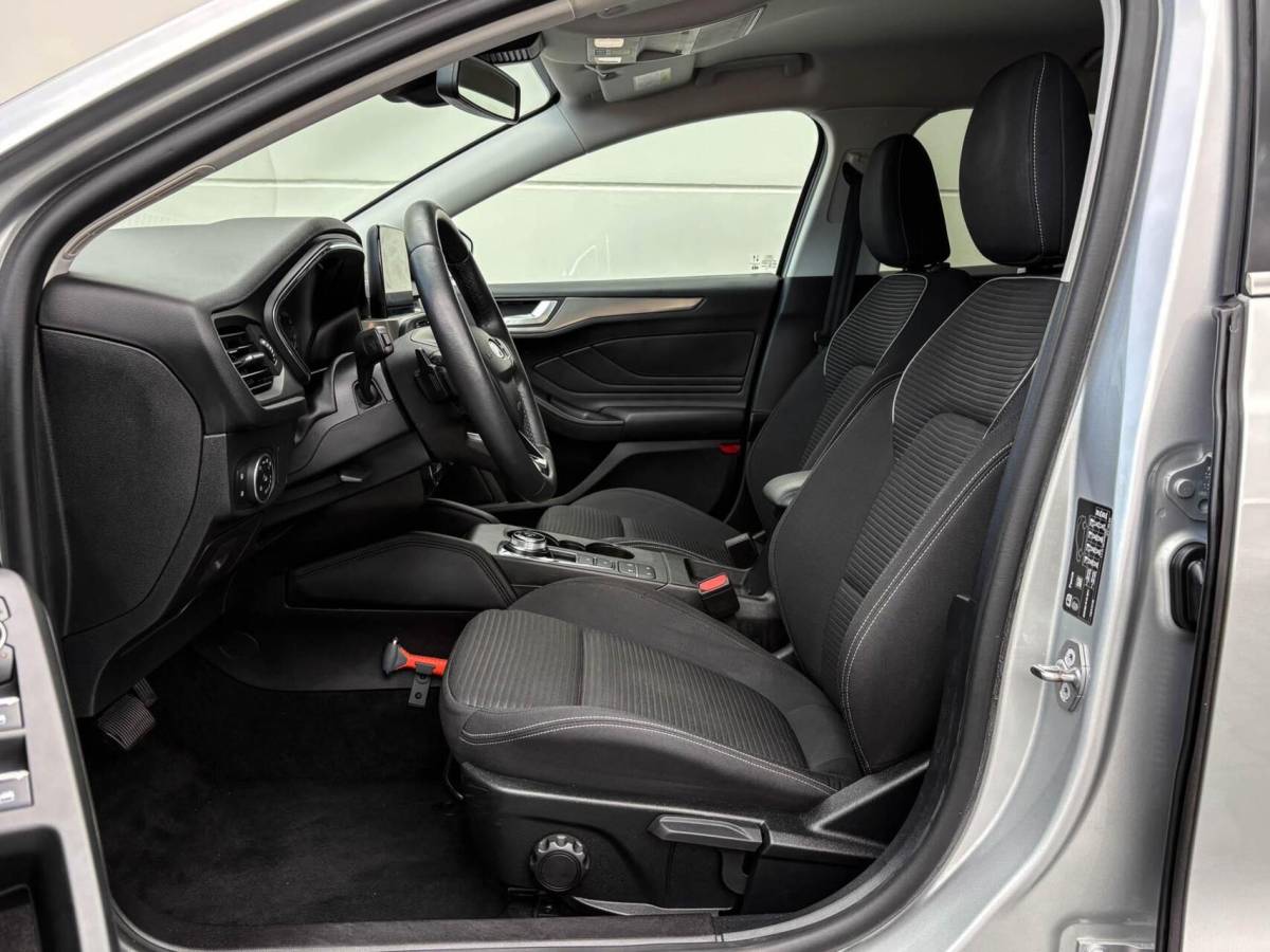 Ford Focus Ford Focus Wagon 1.0 125pk EcoBoost Automaat Titanium Business Automaat | Carplay | Winterpakket | Privacy glass
