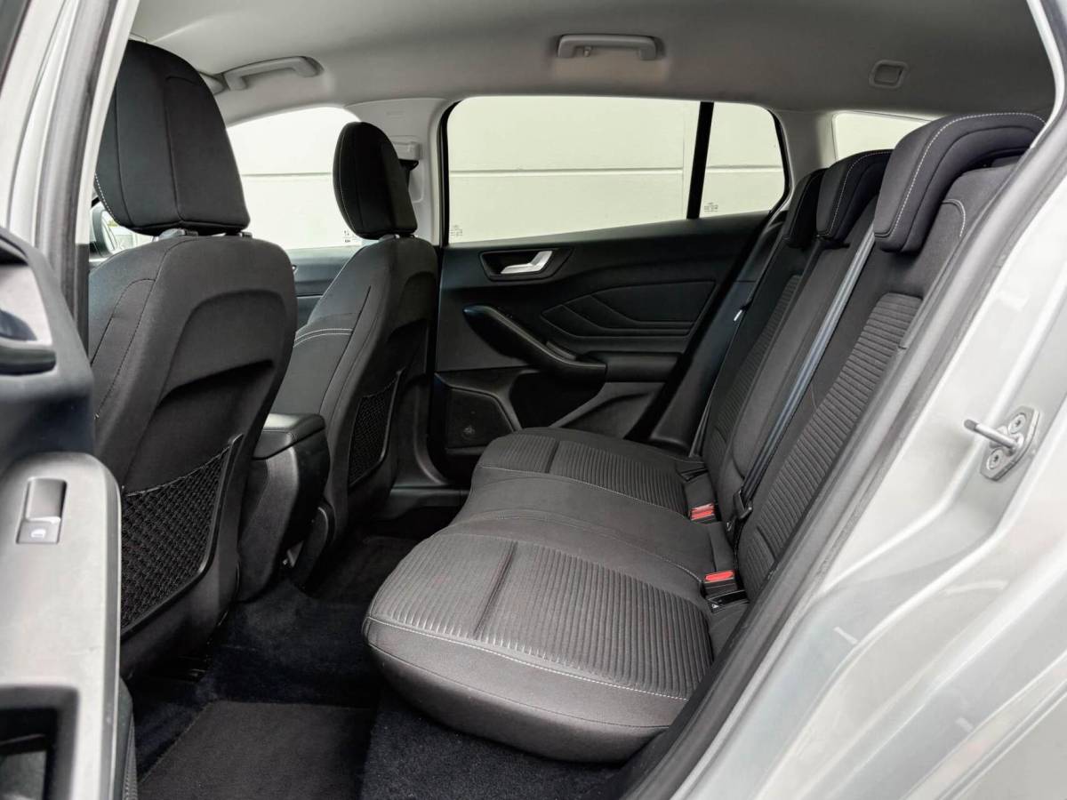 Ford Focus Ford Focus Wagon 1.0 125pk EcoBoost Automaat Titanium Business Automaat | Carplay | Winterpakket | Privacy glass