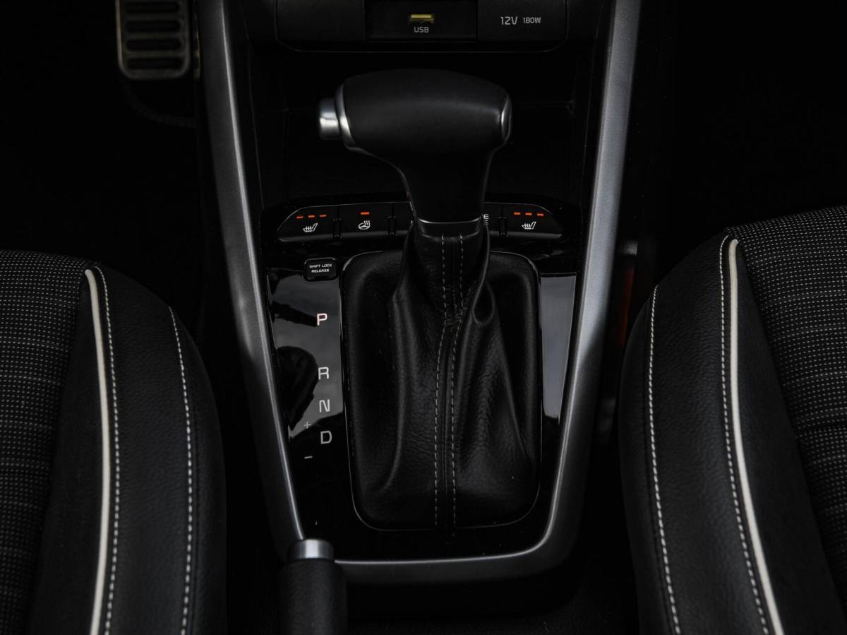 Kia Stonic Kia Stonic 1.0 T-GDi MHEV GT-PlusLine | Schuif-/Kanteldak | Stoel/Stuurverwarming | Camera | ACC | ECC | Dealeronderhouden | Eerste eigenaar