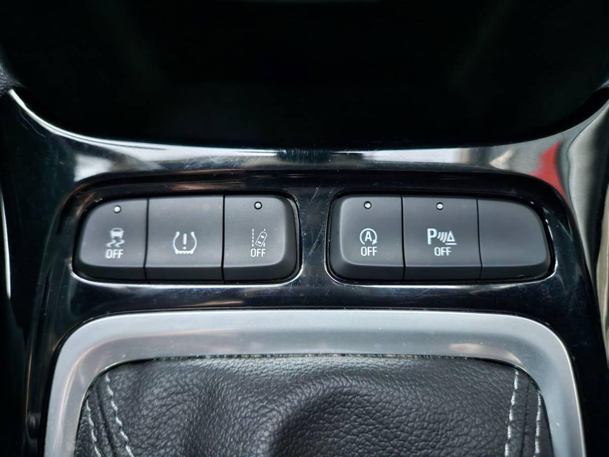 Opel Crossland X Opel Crossland X 1.2 Turbo 120 Jaar Edition Camera! LED! Carplay! NAP! Airco/Clima! Navigatie! Nette Auto!