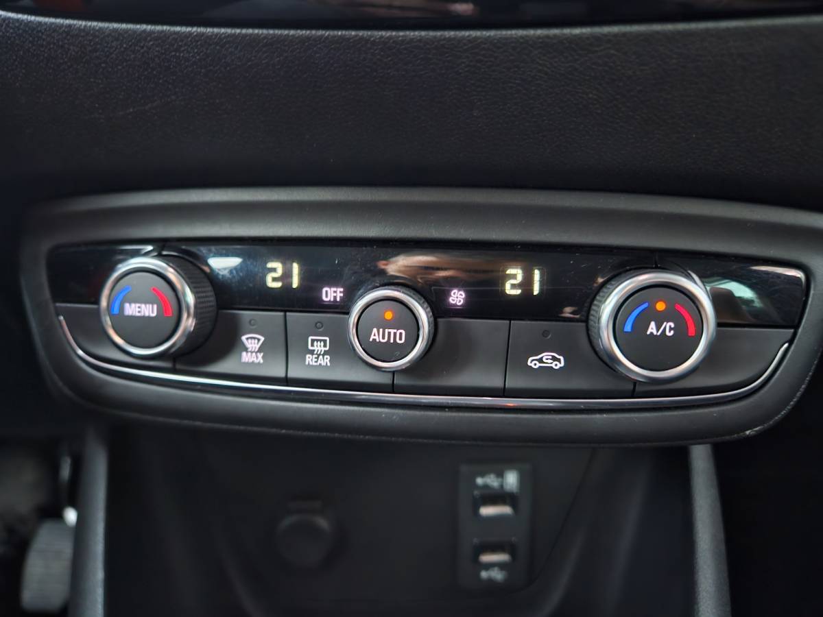 Opel Crossland X Opel Crossland X 1.2 Turbo 120 Jaar Edition Camera! LED! Carplay! NAP! Airco/Clima! Navigatie! Nette Auto!