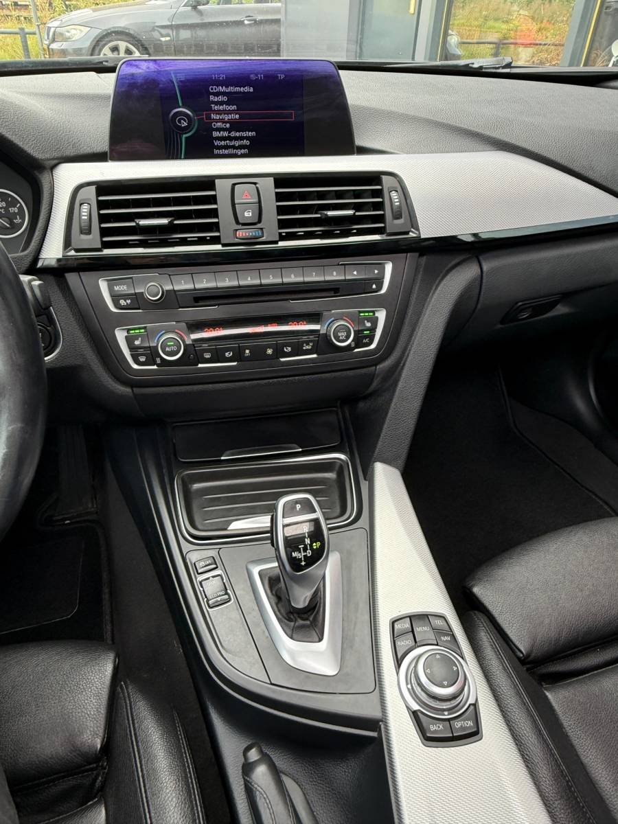 BMW 3 Serie BMW 328i Touring Aut M-Tech Sport Pano Leder Navi Xenon