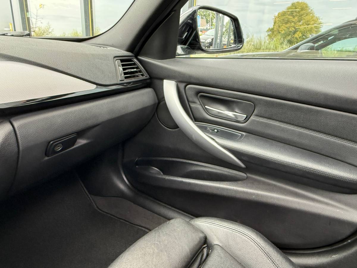 BMW 3 Serie BMW 328i Touring Aut M-Tech Sport Pano Leder Navi Xenon