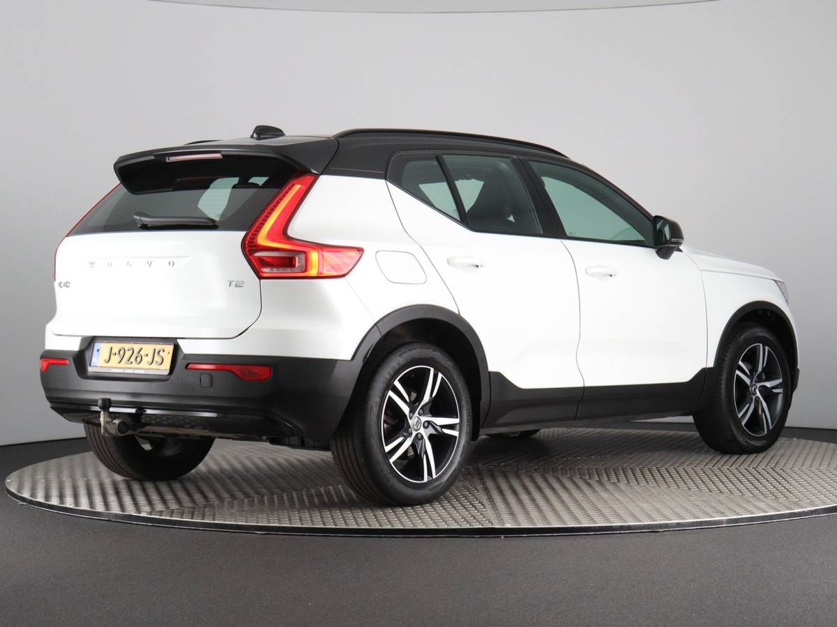 Volvo XC40 Volvo XC40 1.5 T2 R-Design (NL-Auto / Pano / Elek. trekhaak / 360 Camera / H&K / Navi / ACC)