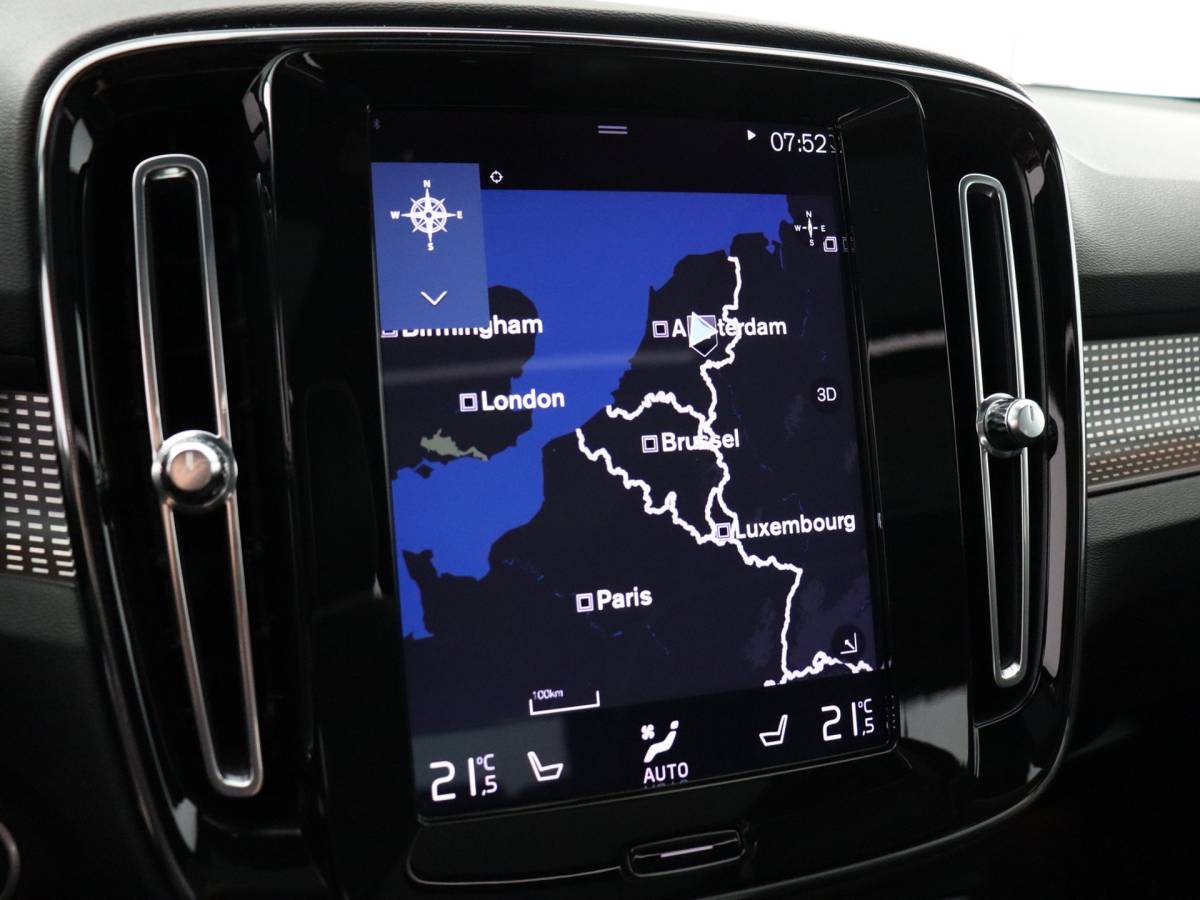Volvo XC40 Volvo XC40 1.5 T2 R-Design (NL-Auto / Pano / Elek. trekhaak / 360 Camera / H&K / Navi / ACC)