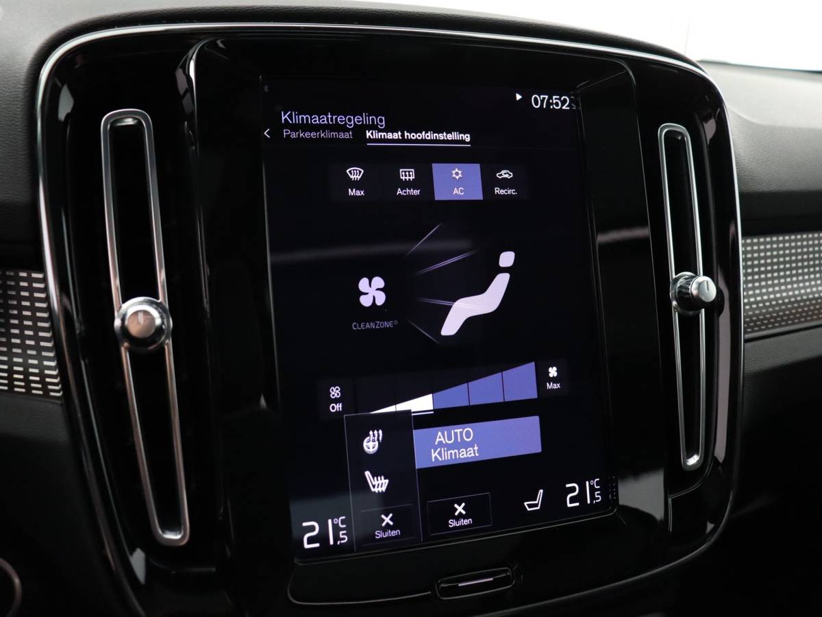 Volvo XC40 Volvo XC40 1.5 T2 R-Design (NL-Auto / Pano / Elek. trekhaak / 360 Camera / H&K / Navi / ACC)