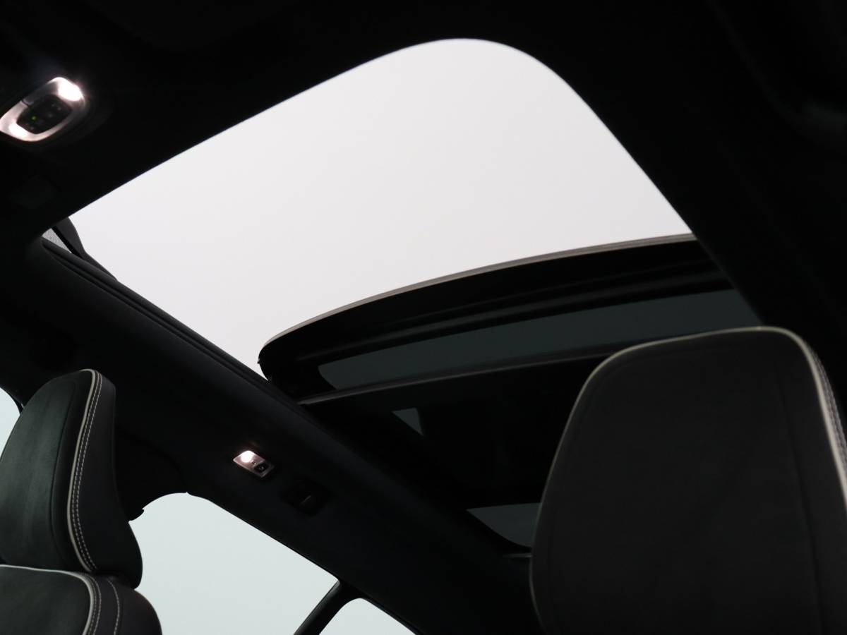 Volvo XC40 Volvo XC40 1.5 T2 R-Design (NL-Auto / Pano / Elek. trekhaak / 360 Camera / H&K / Navi / ACC)