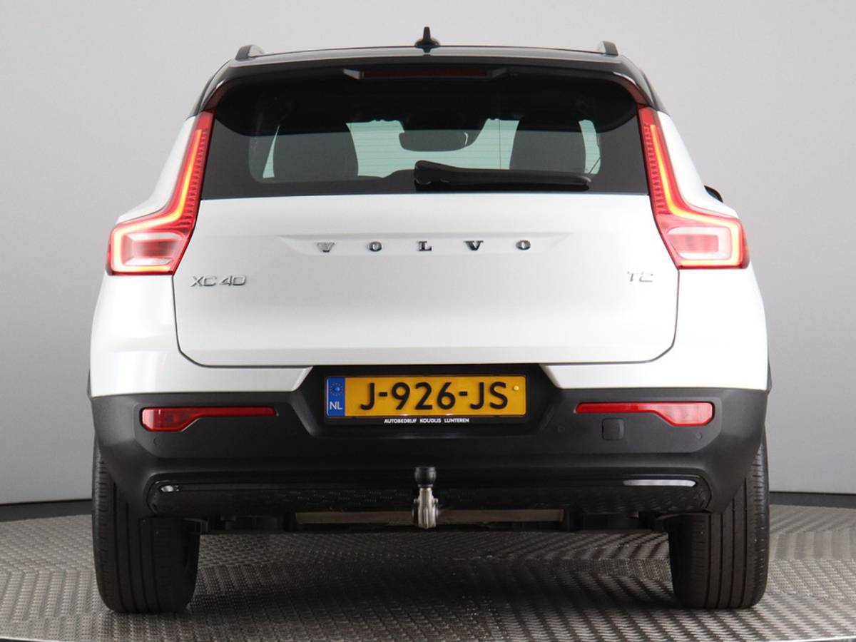 Volvo XC40 Volvo XC40 1.5 T2 R-Design (NL-Auto / Pano / Elek. trekhaak / 360 Camera / H&K / Navi / ACC)