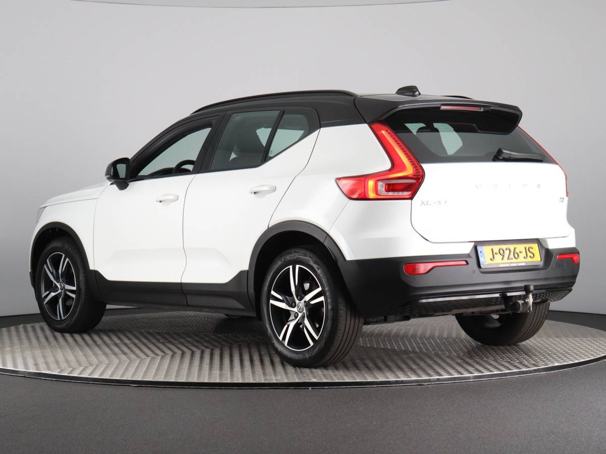 Volvo XC40 Volvo XC40 1.5 T2 R-Design (NL-Auto / Pano / Elek. trekhaak / 360 Camera / H&K / Navi / ACC)