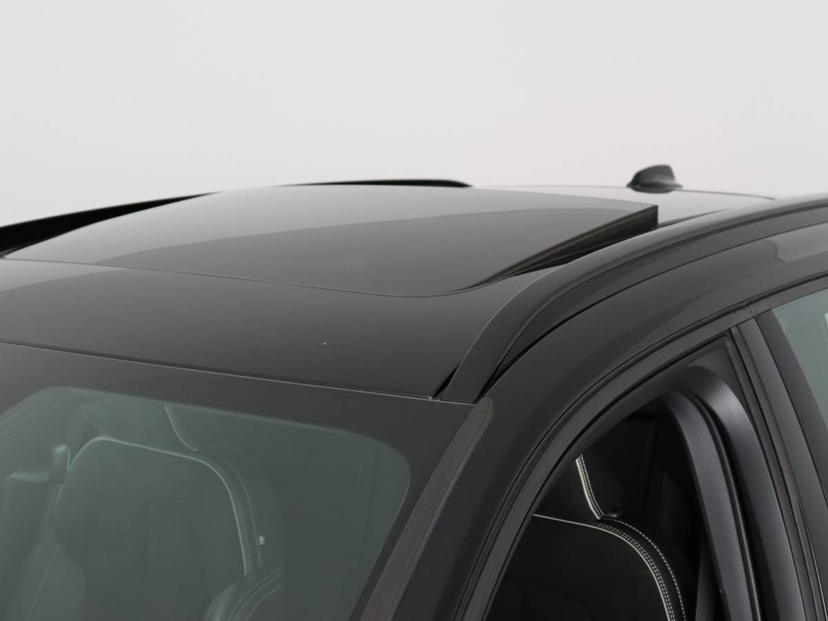 Volvo XC40 Volvo XC40 1.5 T2 R-Design (NL-Auto / Pano / Elek. trekhaak / 360 Camera / H&K / Navi / ACC)
