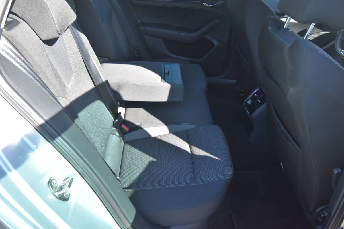 Škoda Octavia ŠKODA Octavia Combi 1.4 TSI iV PHEV Business Edition , VIRTUAL COCKPIT , LED KOPL , A UITRIJ CAM , LMV18 , PDC V+A ,