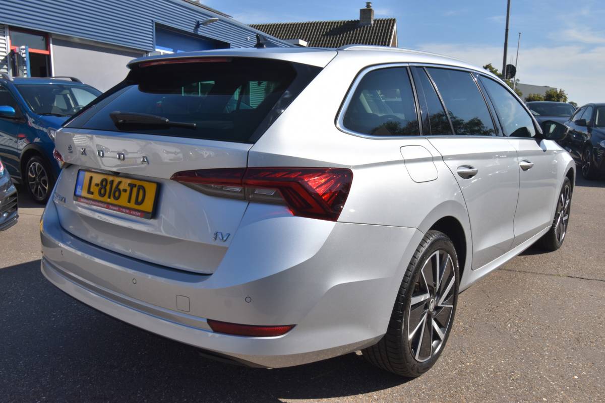 Škoda Octavia ŠKODA Octavia Combi 1.4 TSI iV PHEV Business Edition , VIRTUAL COCKPIT , LED KOPL , A UITRIJ CAM , LMV18 , PDC V+A ,