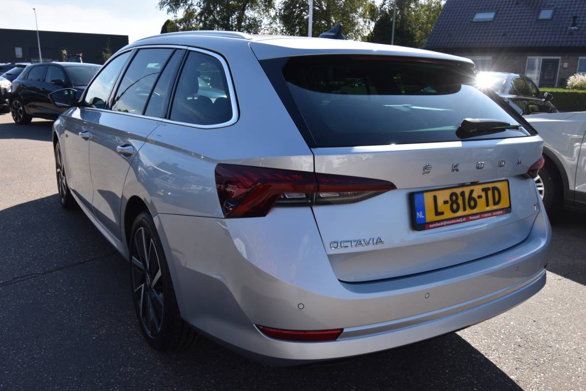 Škoda Octavia ŠKODA Octavia Combi 1.4 TSI iV PHEV Business Edition , VIRTUAL COCKPIT , LED KOPL , A UITRIJ CAM , LMV18 , PDC V+A ,