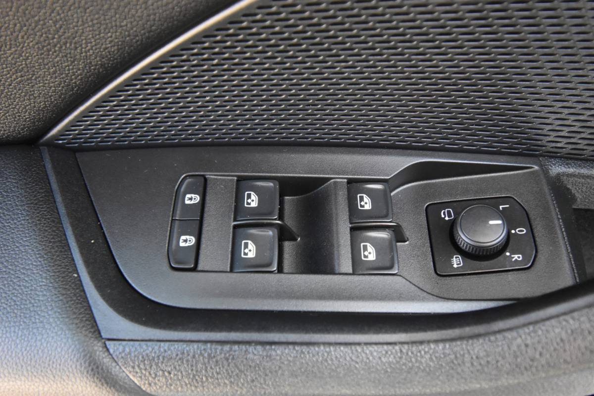 Škoda Octavia ŠKODA Octavia Combi 1.4 TSI iV PHEV Business Edition , VIRTUAL COCKPIT , LED KOPL , A UITRIJ CAM , LMV18 , PDC V+A ,